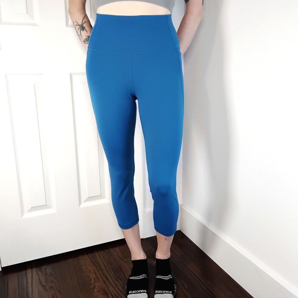 CRZ Yoga Butterluxe Capri Crop Leggings 21" Size Medium Blue